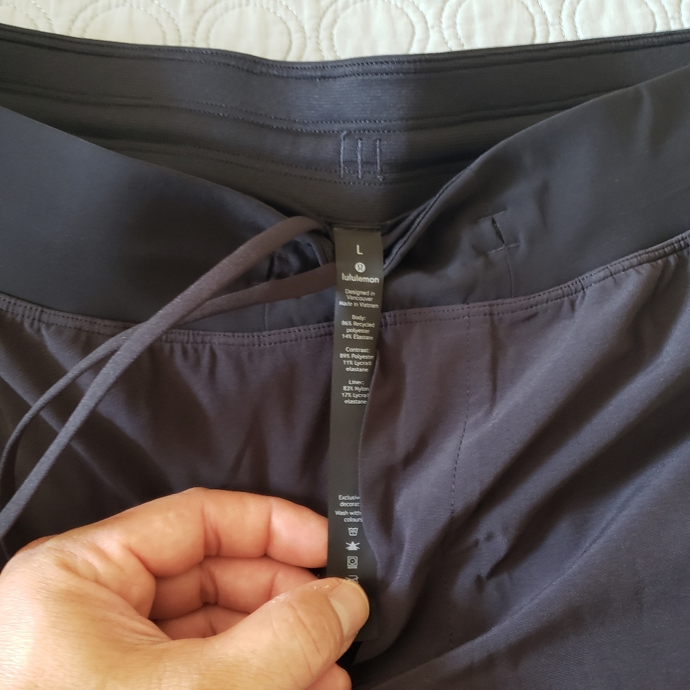 Lululemon short - Picture 3 of 3